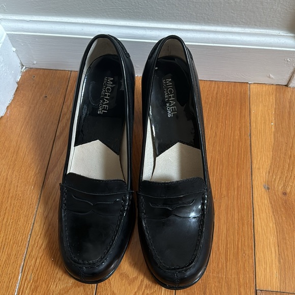 Michael Kors / Women's Shoes - Picture 2 of 5